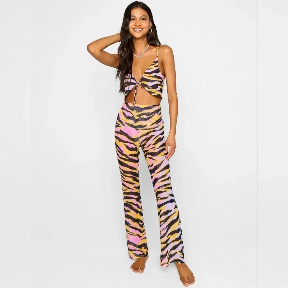 Beach Bunny nwot clara